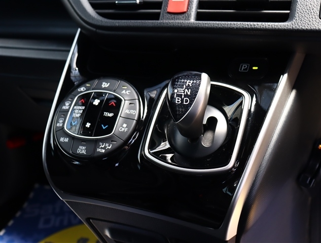 トヨタ ヴォクシー １．８ ハイブリッド ＺＳ 煌 H30年 (関東) 99