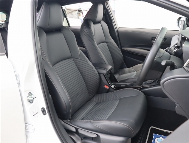 トヨタ カローラ　ツーリング　ハイブリッド １．８ ハイブリッド ＷＸＢ R5年 (関東) 99