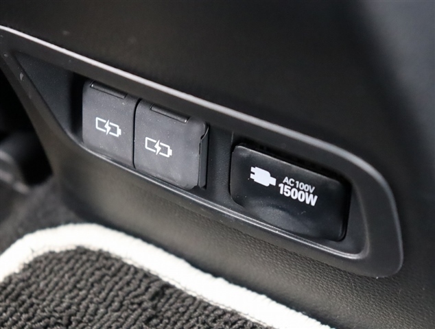 トヨタ カローラ　ツーリング　ハイブリッド １．８ ハイブリッド ＷＸＢ R5年 (関東) 99