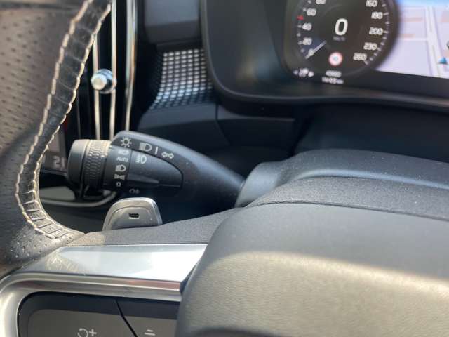 ボルボ ＸＣ４０ Ｔ５ ＡＷＤ Ｒデザイン ４ＷＤ R2年 (東北) 99