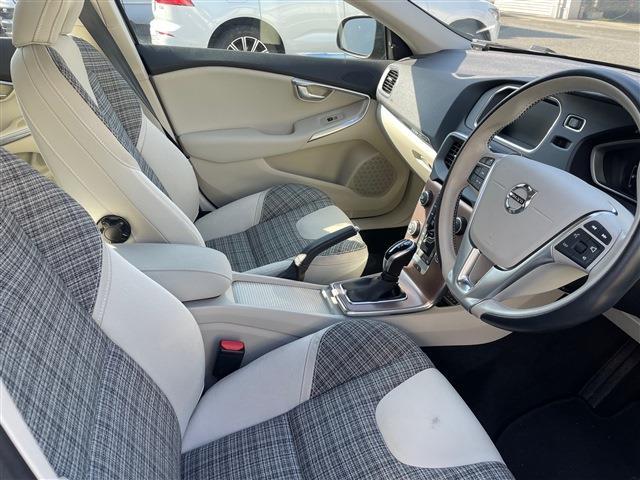 ボルボ Ｖ４０クロスカントリー Ｔ５ ＡＷＤ モメンタム ４ＷＤ H29年 (東北) 99