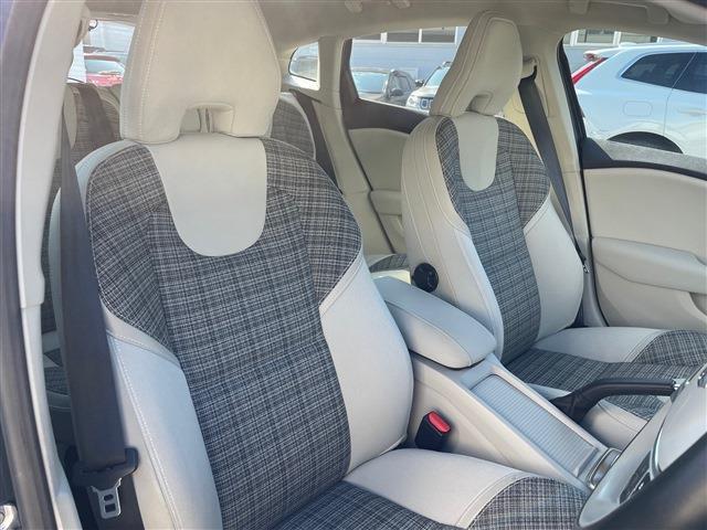 ボルボ Ｖ４０クロスカントリー Ｔ５ ＡＷＤ モメンタム ４ＷＤ H29年 (東北) 99