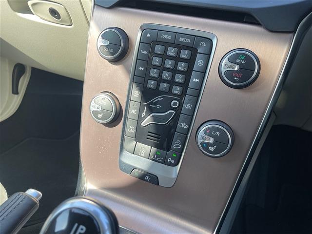 ボルボ Ｖ４０クロスカントリー Ｔ５ ＡＷＤ モメンタム ４ＷＤ H29年 (東北) 99