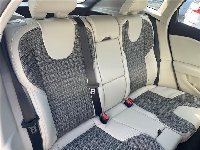 ボルボ Ｖ４０クロスカントリー Ｔ５ ＡＷＤ モメンタム ４ＷＤ H29年 (東北) 99