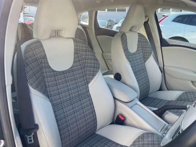 ボルボ Ｖ４０クロスカントリー Ｔ５ ＡＷＤ モメンタム ４ＷＤ H29年 (東北) 99