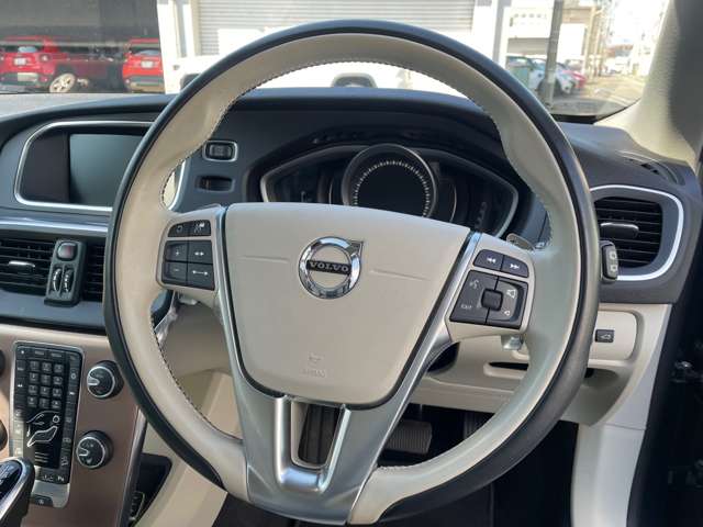 ボルボ Ｖ４０クロスカントリー Ｔ５ ＡＷＤ モメンタム ４ＷＤ H29年 (東北) 99