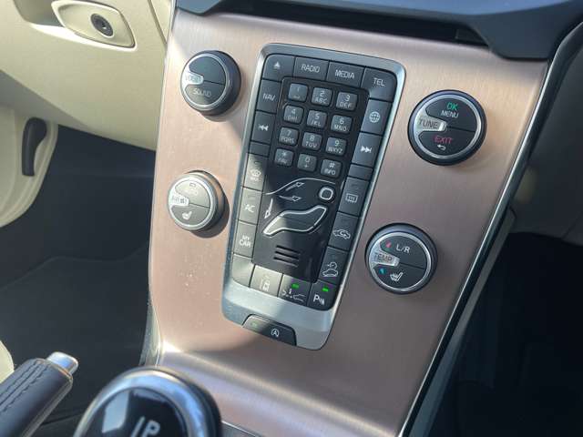 ボルボ Ｖ４０クロスカントリー Ｔ５ ＡＷＤ モメンタム ４ＷＤ H29年 (東北) 99