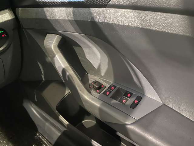 フォルクスワーゲン Ｔ－ＣＲＯＳＳ ＴＳＩ アクティブ R3年 (九州・沖縄) 99