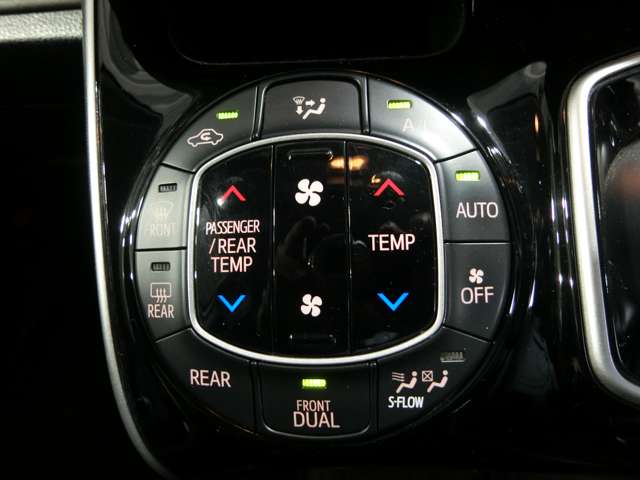 トヨタ エスクァイア　ハイブリッド １．８ ハイブリッド ＧＩ H27年 (中国) 99