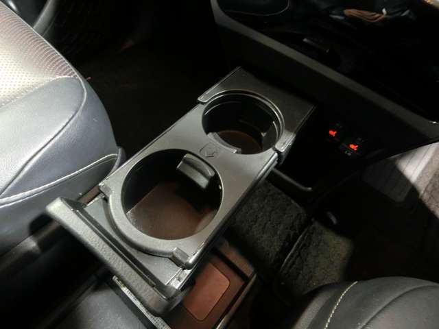 トヨタ エスクァイア　ハイブリッド １．８ ハイブリッド ＧＩ H27年 (中国) 99