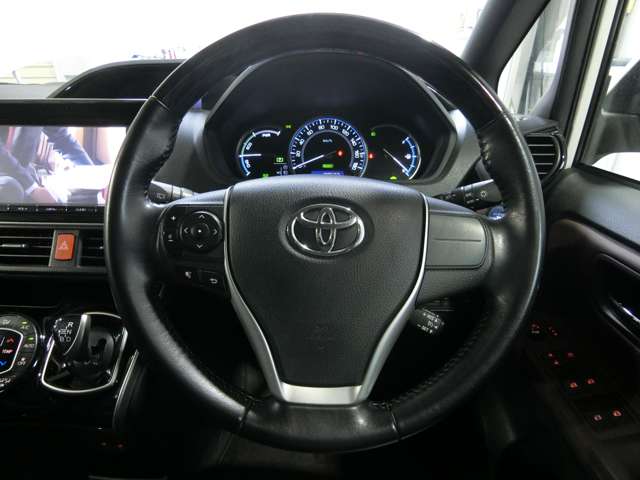 トヨタ エスクァイア　ハイブリッド １．８ ハイブリッド ＧＩ H27年 (中国) 99