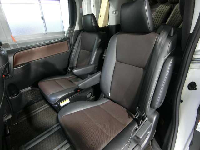 トヨタ エスクァイア　ハイブリッド １．８ ハイブリッド ＧＩ H27年 (中国) 99