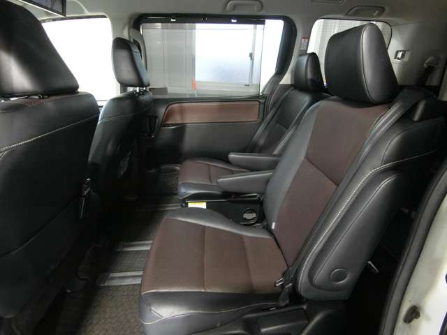 トヨタ エスクァイア　ハイブリッド １．８ ハイブリッド ＧＩ H27年 (中国) 99