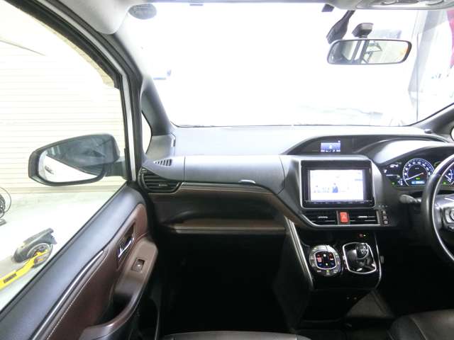 トヨタ エスクァイア　ハイブリッド １．８ ハイブリッド ＧＩ H27年 (中国) 99