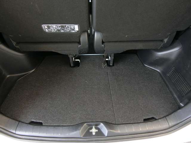 トヨタ エスクァイア　ハイブリッド １．８ ハイブリッド ＧＩ H27年 (中国) 99