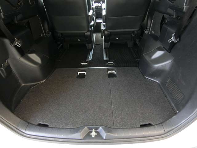 トヨタ エスクァイア　ハイブリッド １．８ ハイブリッド ＧＩ H27年 (中国) 99