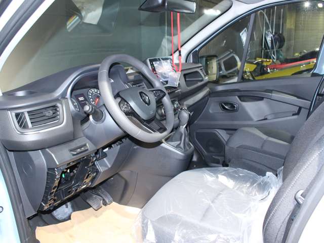 ルノー トラフィック ＺＥＮ ＢＬＵＥ ＤＣＩ１７０ Ｓ＆Ｓ R5年 (関東) 99