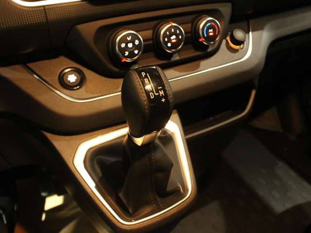 ルノー トラフィック ＺＥＮ ＢＬＵＥ ＤＣＩ１７０ Ｓ＆Ｓ R5年 (関東) 99