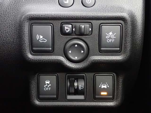 日産 ノート １．２ Ｅ－ＰＯＷＥＲ Ｘ H30年 (関東) 99