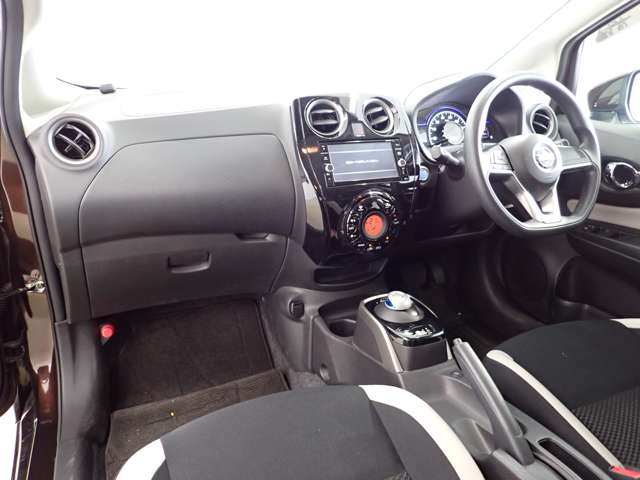 日産 ノート １．２ Ｅ－ＰＯＷＥＲ Ｘ H30年 (関東) 99