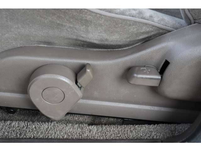 トヨタ クラウン ３．０ ロイヤルサルーン H2年 (東海) 99