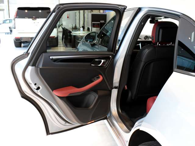 ポルシェ マカン Ｓ ＰＤＫ ４ＷＤ R3年 (関東) 99