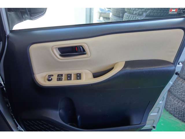 トヨタ ノア ２．０ Ｘ ４ＷＤ H27年 () 99