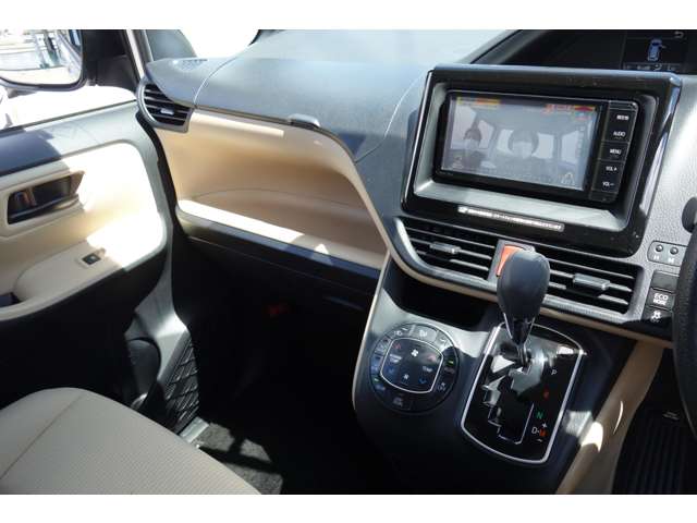 トヨタ ノア ２．０ Ｘ ４ＷＤ H27年 () 99