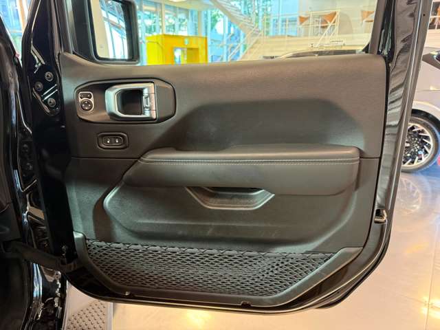 ジープ ラングラー　アンリミテッド アンリミテッド サハラ ２．０Ｌ ４ＷＤ R4年 (関東) 99