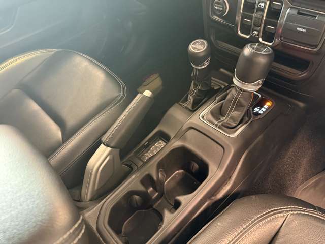 ジープ ラングラー　アンリミテッド アンリミテッド サハラ ２．０Ｌ ４ＷＤ R4年 (関東) 99