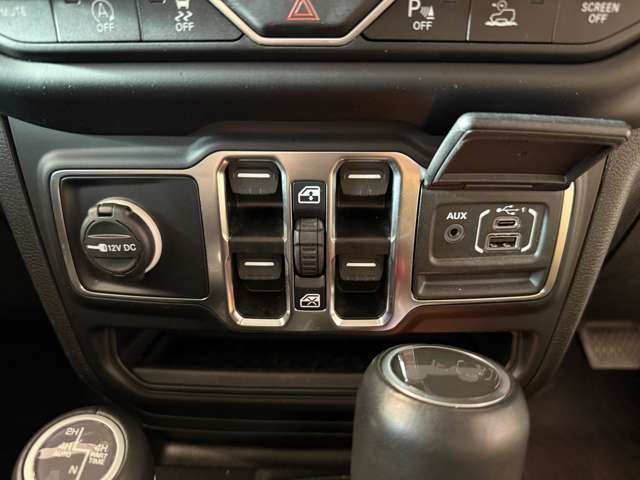 ジープ ラングラー　アンリミテッド アンリミテッド サハラ ２．０Ｌ ４ＷＤ R4年 (関東) 99