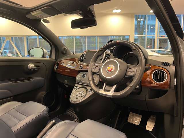 アバルト ６９５Ｃリヴァーレ １．４ R1年 (関東) 99