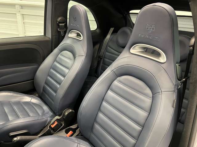 アバルト ６９５Ｃリヴァーレ １．４ R1年 (関東) 99