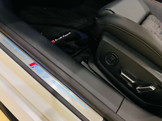 アウディ ＲＳ７　スポーツバック ４．０ ４ＷＤ R4年 (東海) 99