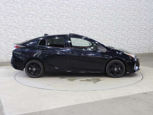 トヨタ プリウス １．８ Ａ プレミアム H29年 (関東) 99