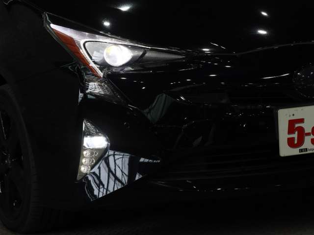 トヨタ プリウス １．８ Ａ プレミアム H29年 (関東) 99