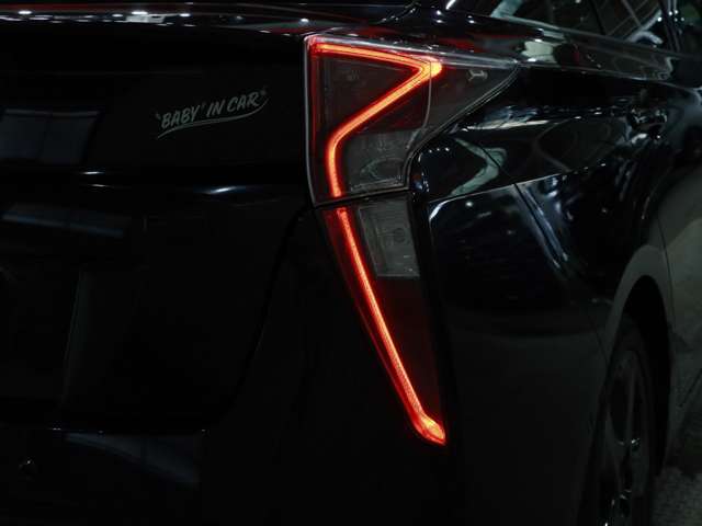 トヨタ プリウス １．８ Ａ プレミアム H29年 (関東) 99