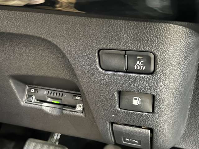 トヨタ プリウス １．８ Ａ プレミアム H29年 (関東) 99