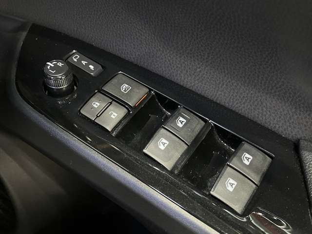 トヨタ プリウス １．８ Ａ プレミアム H29年 (関東) 99