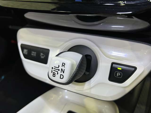 トヨタ プリウス １．８ Ａ プレミアム H29年 (関東) 99