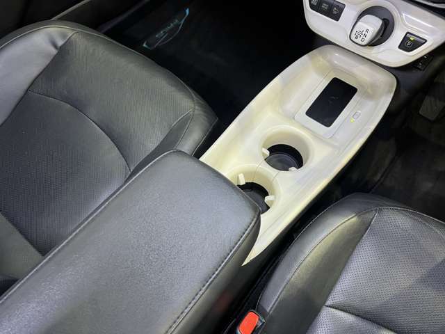 トヨタ プリウス １．８ Ａ プレミアム H29年 (関東) 99