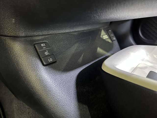 トヨタ プリウス １．８ Ａ プレミアム H29年 (関東) 99