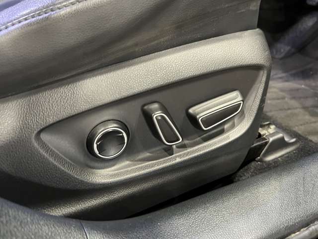 トヨタ プリウス １．８ Ａ プレミアム H29年 (関東) 99