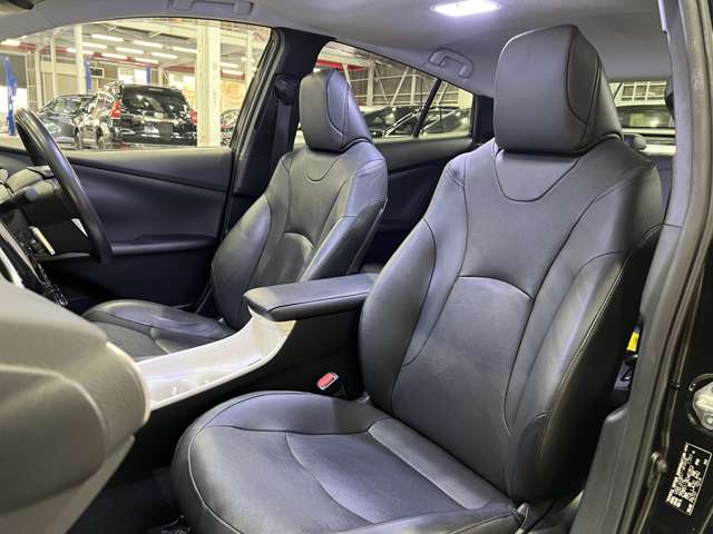 トヨタ プリウス １．８ Ａ プレミアム H29年 (関東) 99