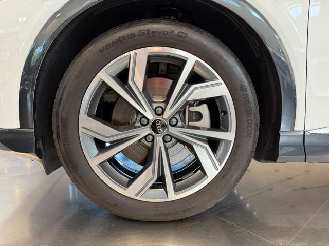 アウディ Ｑ４　ｅ−トロン　スポーツバック ４０　Ｓライン R5年 (関東) 99