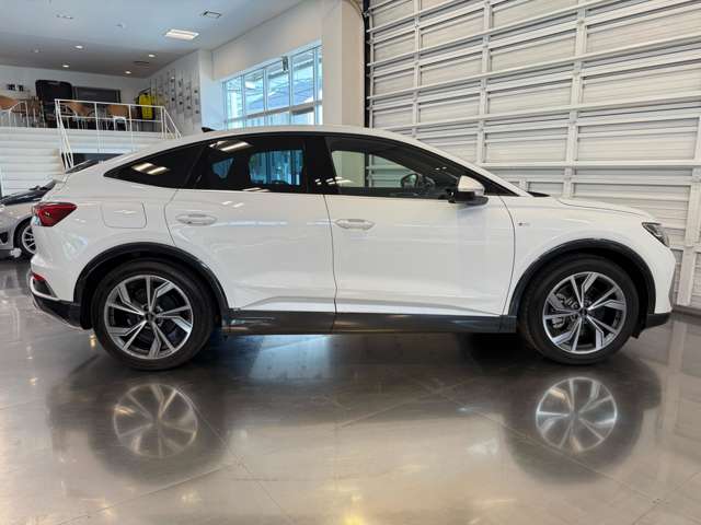 アウディ Ｑ４　ｅ−トロン　スポーツバック ４０　Ｓライン R5年 (関東) 99