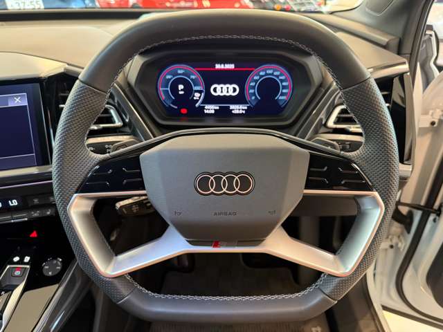 アウディ Ｑ４　ｅ−トロン　スポーツバック ４０　Ｓライン R5年 (関東) 99