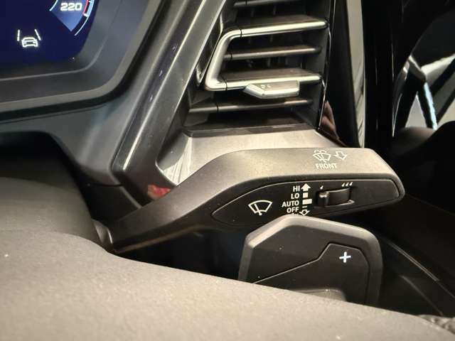 アウディ Ｑ４　ｅ−トロン　スポーツバック ４０　Ｓライン R5年 (関東) 99