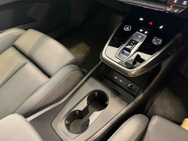 アウディ Ｑ４　ｅ−トロン　スポーツバック ４０　Ｓライン R5年 (関東) 99