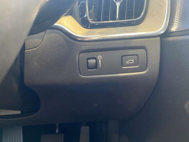 ボルボ ＸＣ６０ Ｔ５ ＡＷＤ インスクリプション ４ＷＤ H29年 (九州・沖縄) 99